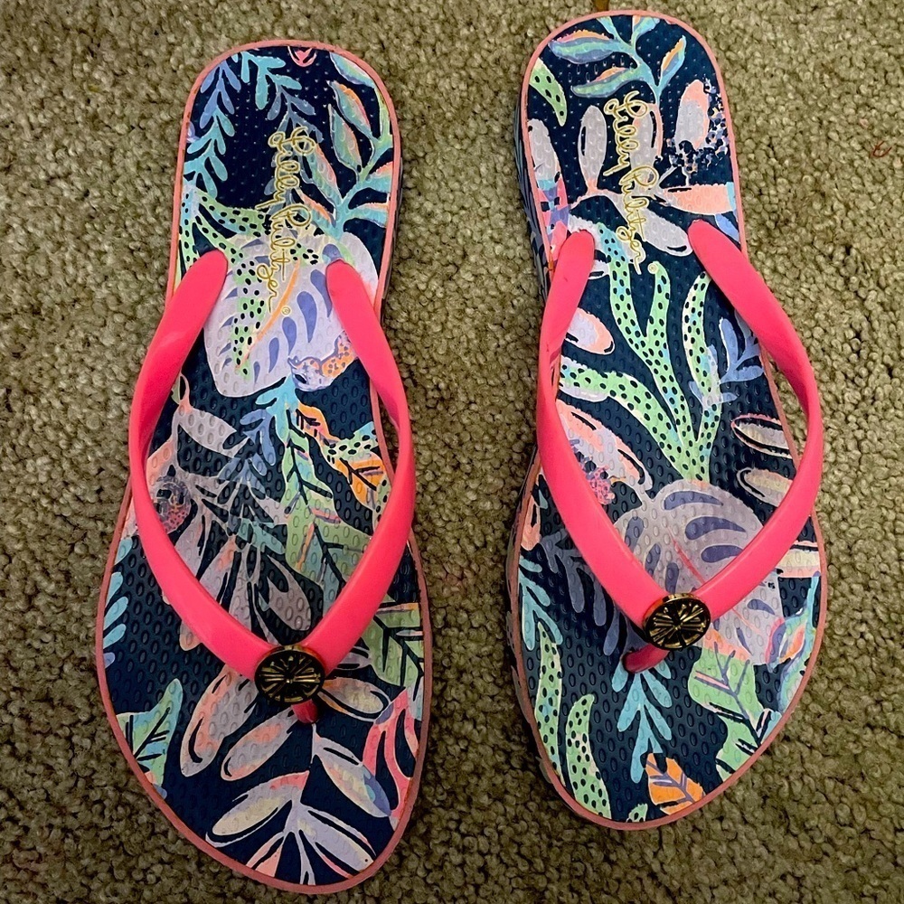 Lilly Pulitzer Pink and Navy Flip Flops Sz8